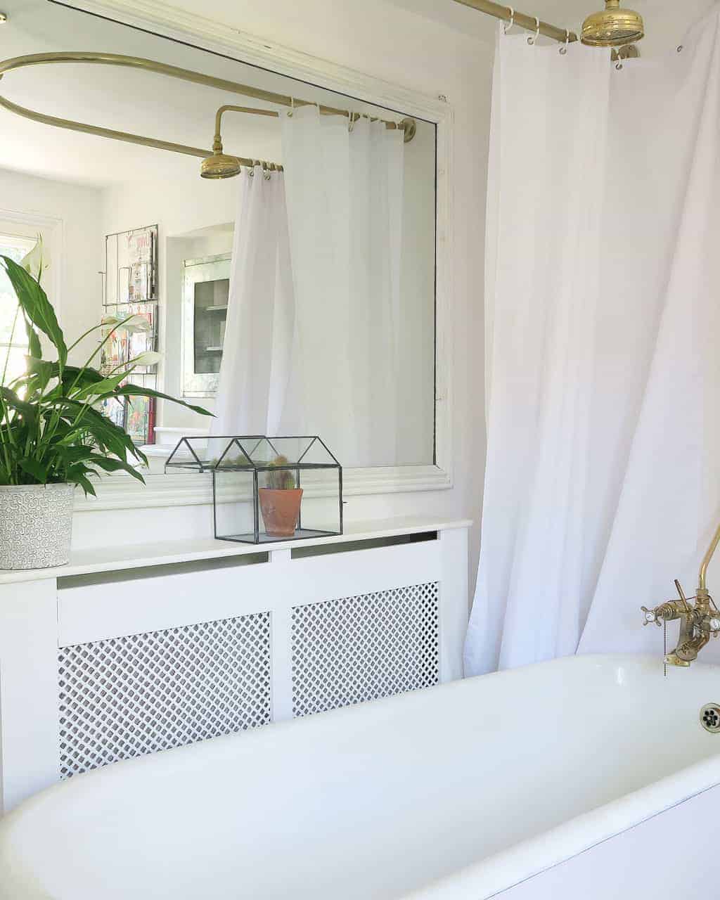 5 tips for a simple bathroom makeover — mirrors are a great way of doubling your space 