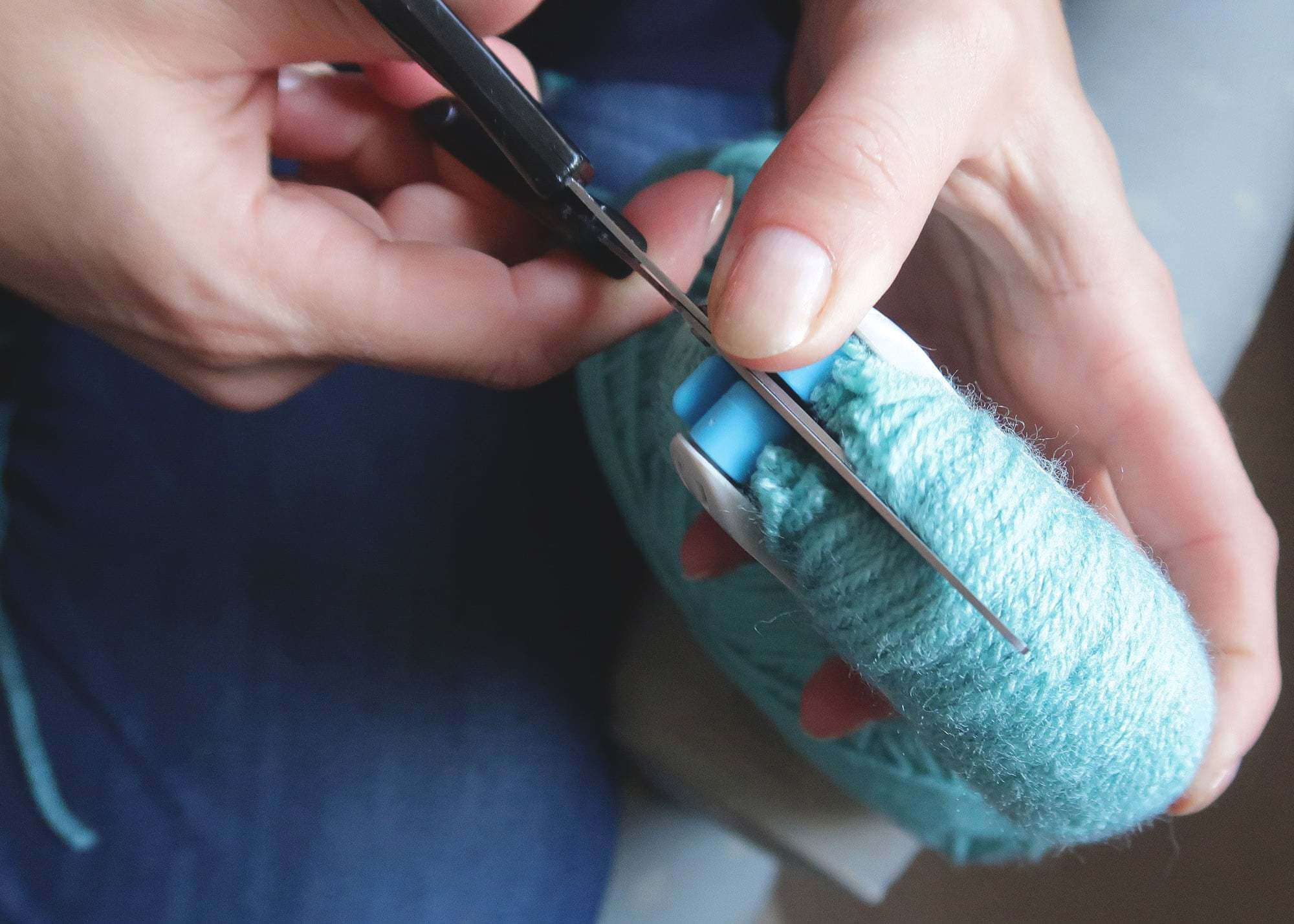 A simple tutorial showing to Make Pom Poms with a pom pom maker