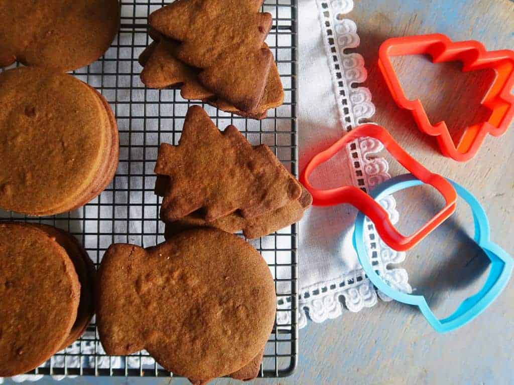 How to Make Christmas Gingerbread Biscuits