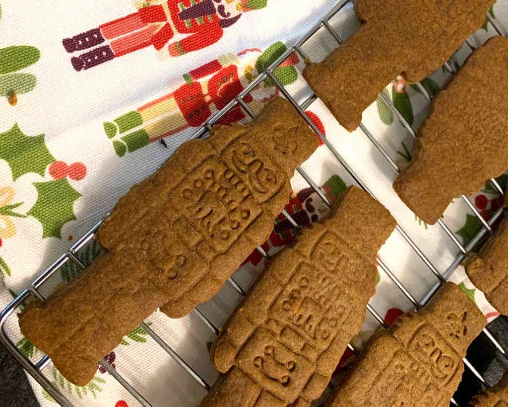 How To Make Iced Nutcracker Biscuits