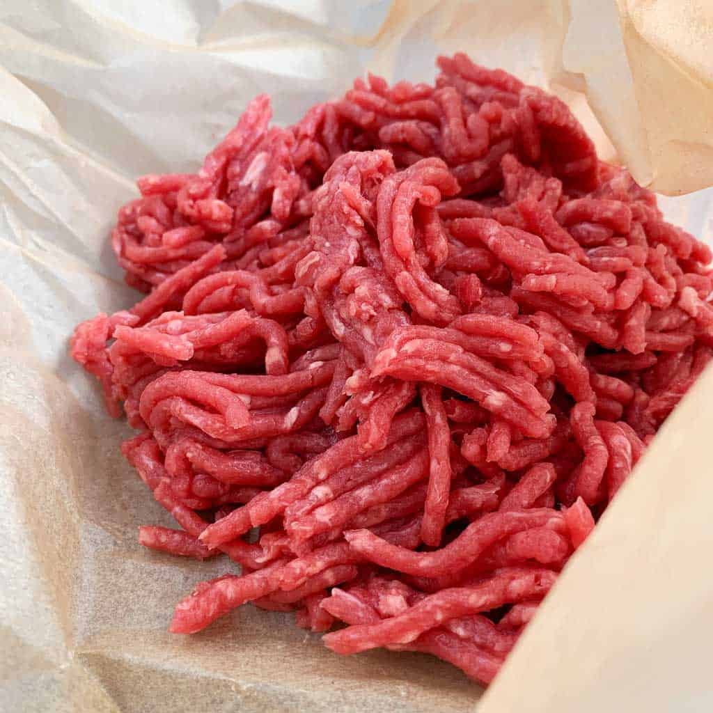 A recipe for homemade Italian Pasta Puttanesca with meatballs.