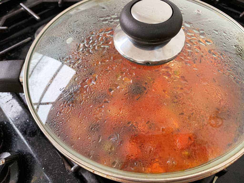 A recipe for homemade Italian Pasta Puttanesca with meatballs.
