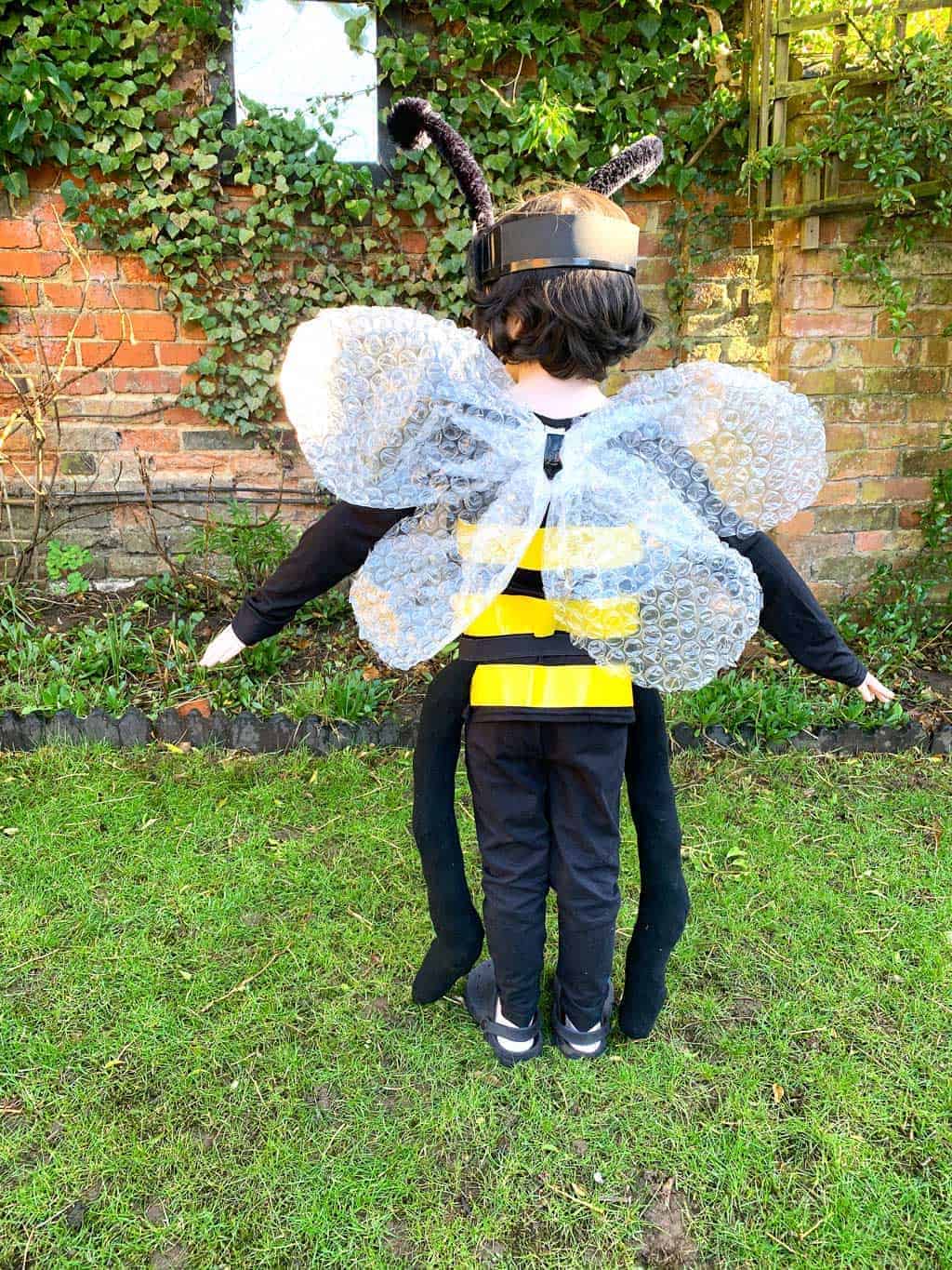 Ever wanted to know how to Make a Bumble Bee Costume? This bumblebee fancy dress tutorial is super easy