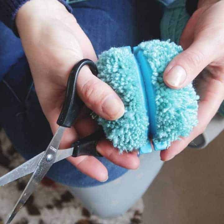 Make Pom Poms Using a Pom Pom Maker