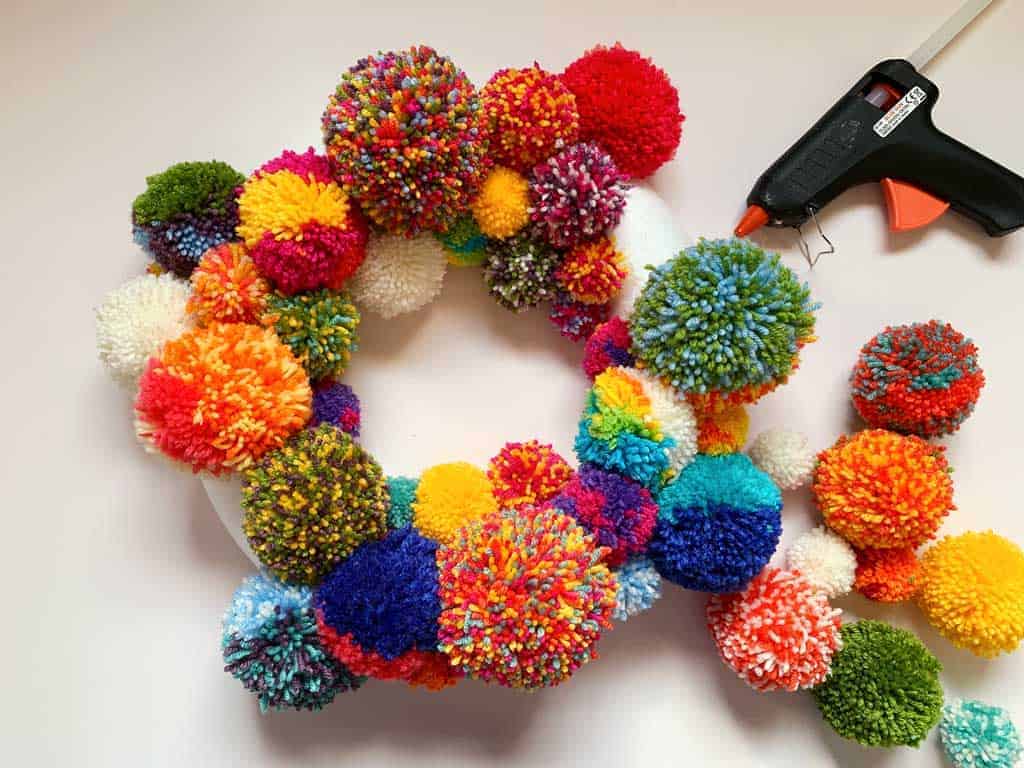 how to make a pom pom wreath