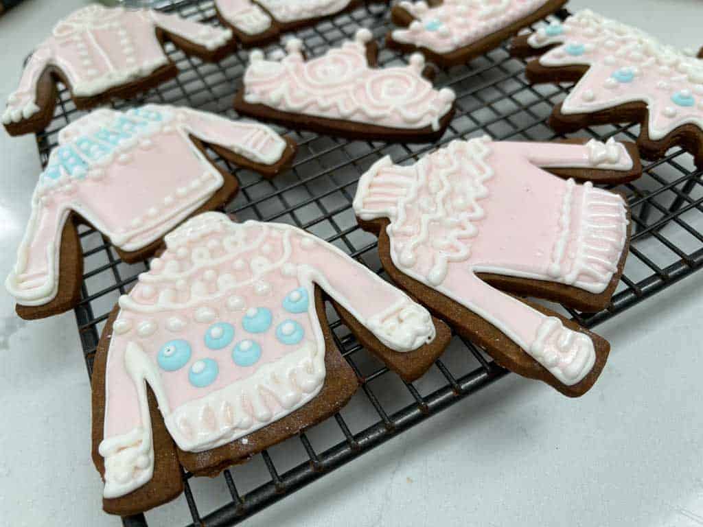Sweet gingerbread jumpers and crown biscuits