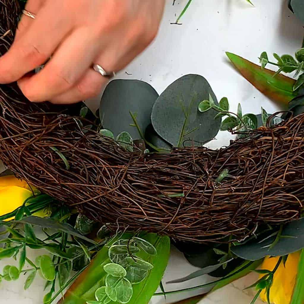 An easy tutorial to make a faux Tulip Wreath DIY For Spring