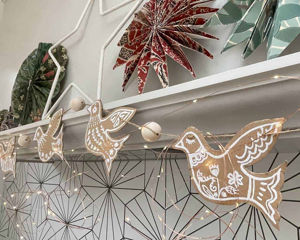 A little tutorial showing how to make a simple Cardboard Dove Christmas Garland