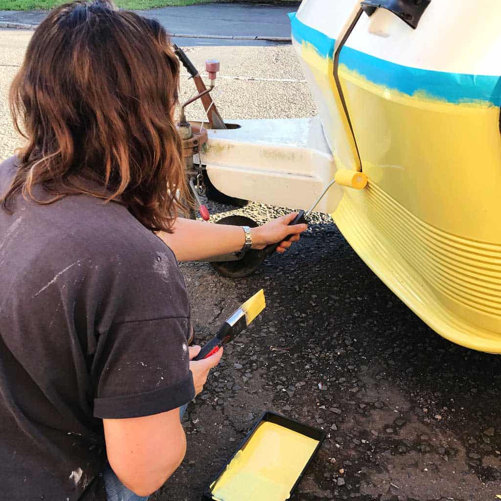 Are you looking for hat paint to use on the outside of a caravan?In this post, I give all my tips and tricks for the best kind of paint to use on a caravan exterior.