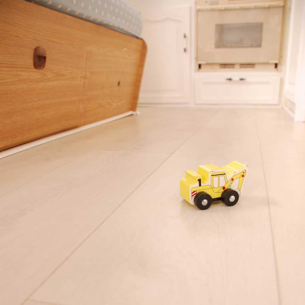 Laying Laminate Flooring in a Caravan