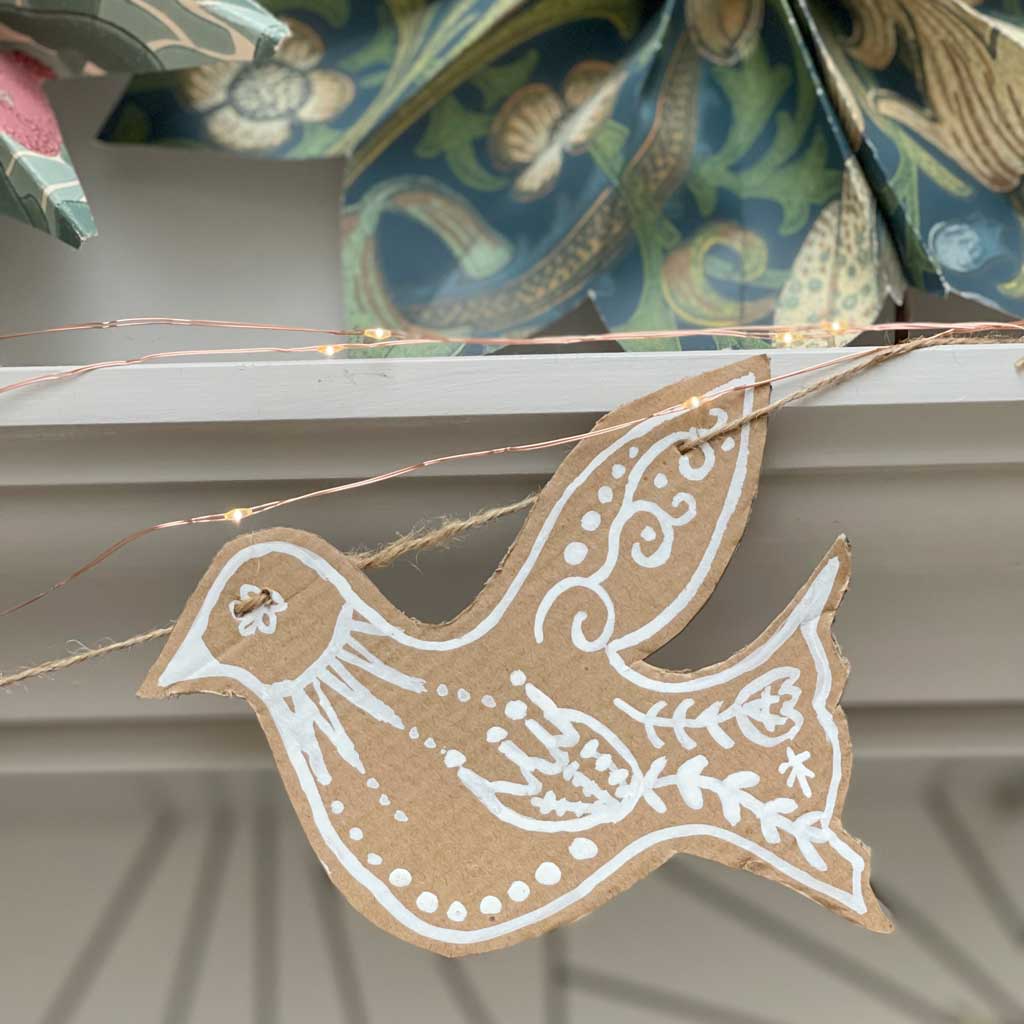 simple DIY Christmas crafts — how to make a dove Christmas garland.