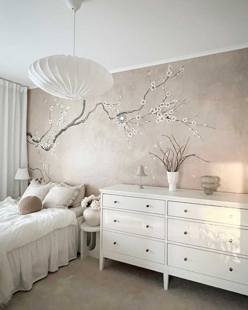 Flower wallpaper is a favorite among both homeowners and interior designers that doesn't seem to waver in popularity. 