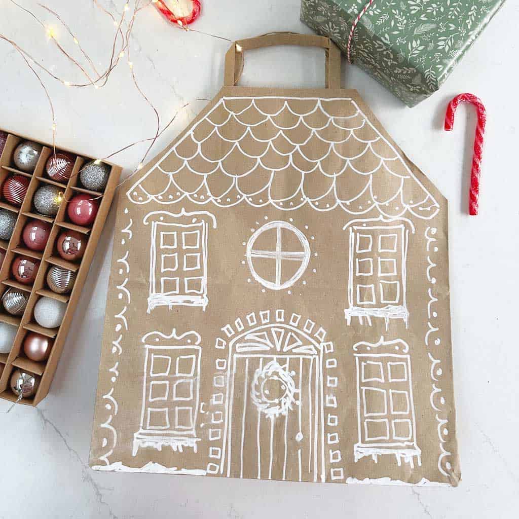 Make a DIY gingerbread house Christmas bag