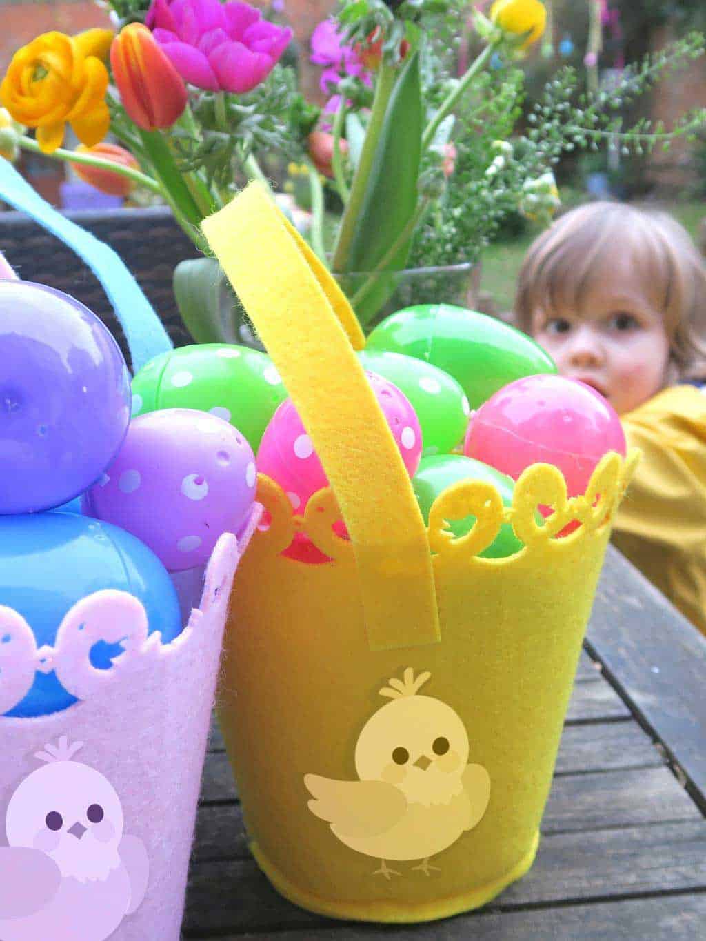 10 cute free Easter clip art illustrations including this Easter chick design. Perfect for crafting and making. 