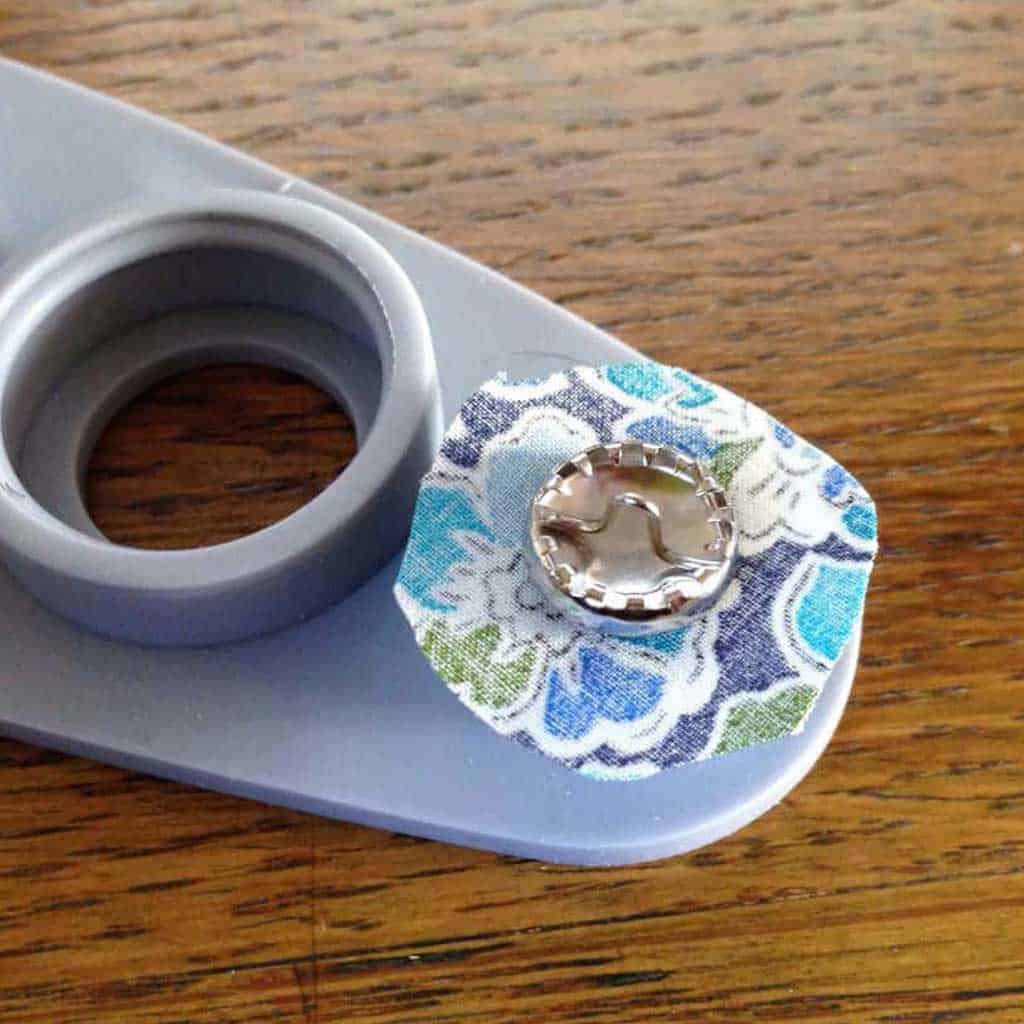 how to make fabric buttons tutorial