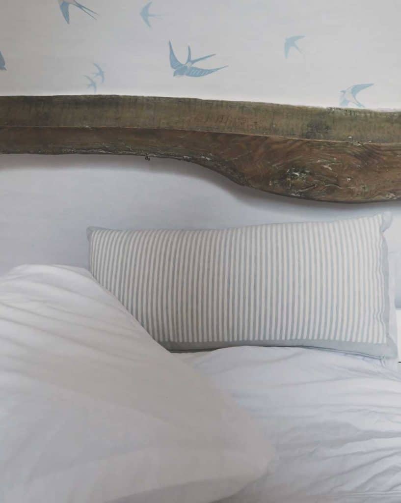 Bedroom Feng Shui Layout to Enhance Sleep