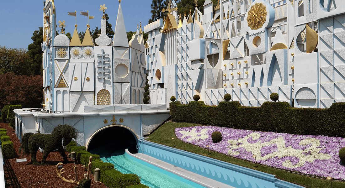 The its a small world facade was created by Rolly Crump along with all the original toys on the ride. (picture ©Theme Park Magazine)