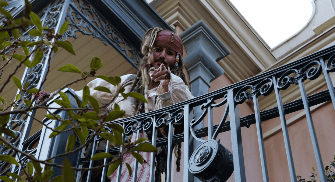 An inebriated Jack Sparrow shows he still has eagle-eye reflexes at Pirates of the Caribbean in Disneyland. (photo by Joe Tracy for ©Theme Park Magazine)