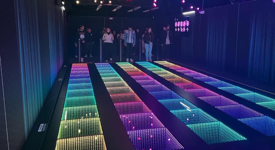 One wrong step and you lose! (photo by Justin Zitro Ortiz for Theme Park Magazine)