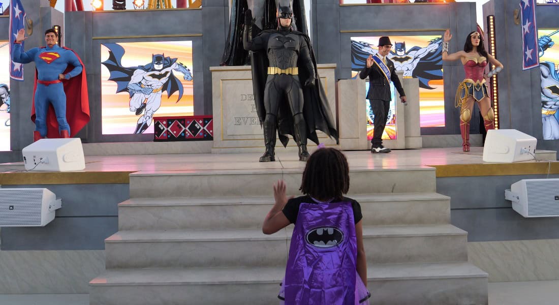 A child from the audience takes the heroes oath. (photo by Joe Tracy for Theme Park Magazine)