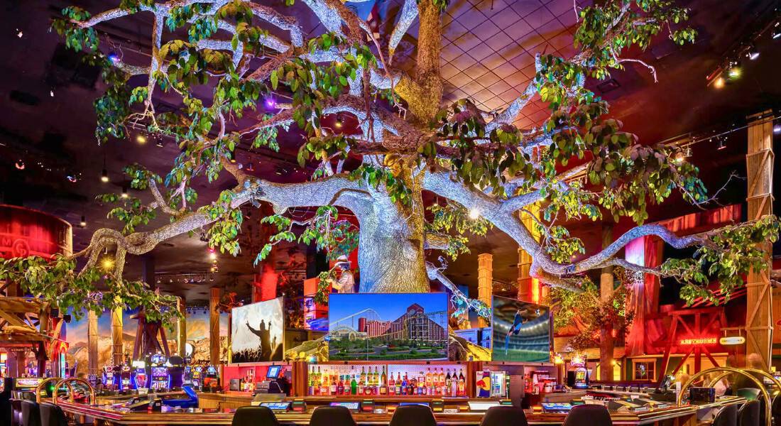 In addition to the detailed outside theming, the inside theming of Buffalo Bill's was very elaborate. (photo from Primm Valley Casino Resorts)