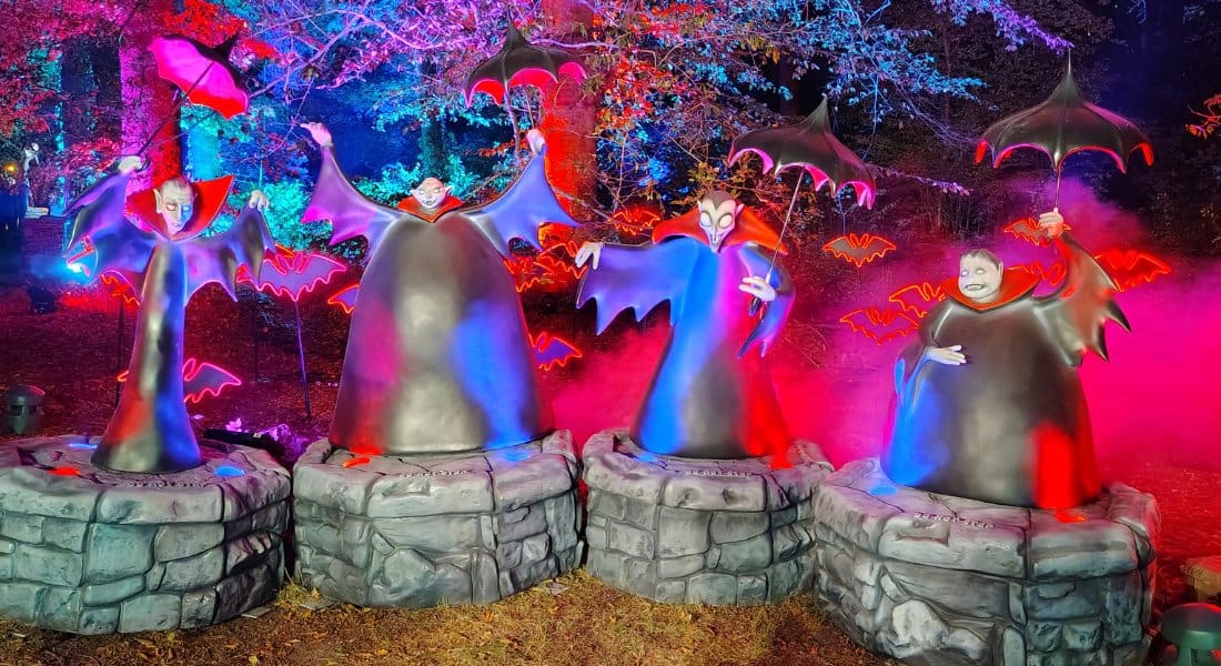 Vampires rise in front of a blood-red neon glow while live bats flutter in the distance. (Picture by Spencer Bollettieri for Theme Park Magazine)