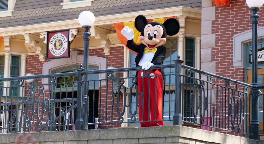 Mickey Mouse at Disneyland. (photo by Joe Tracy for ©Theme Park Magazine)