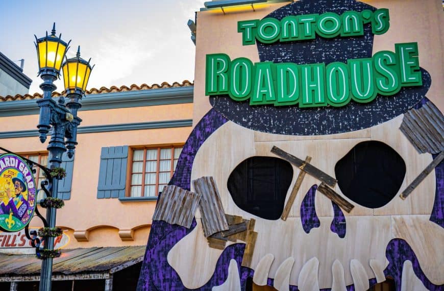Universal Orlando Mardi Gras Tribute Store
