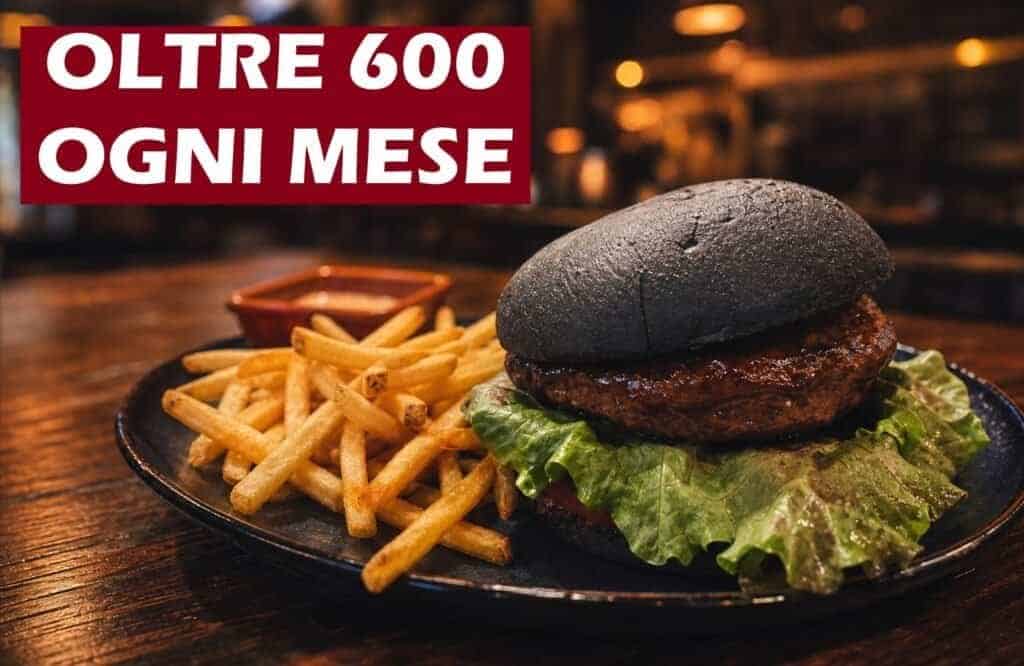 Hamburger gourmet con pane nero, carne succulenta, lattuga fresca e patatine croccanti, servito in un ristorante di qualità a Tortuga Bay.