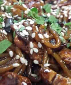 Mézes szezámmagos marha hús tésztával