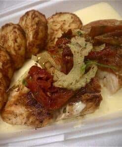 Csirke steak füstölt sajtmártással szárított paradicsomos zellerrel röszti burgonyával