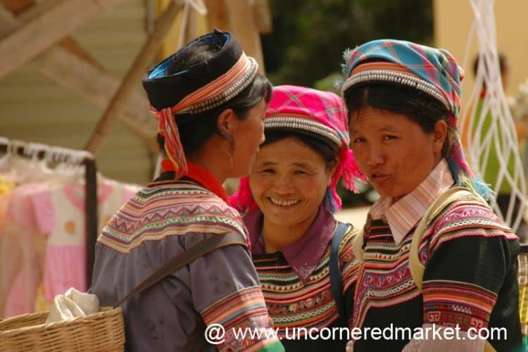 Hani Women at Yuanyang Market