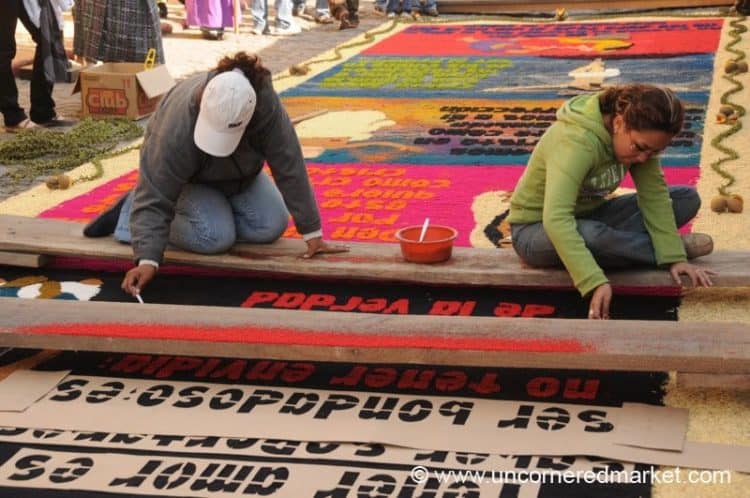 Alfombra Workers, Semana Santa - Antigua, Guatemala