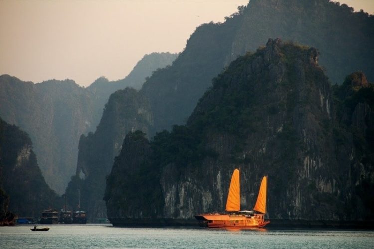 Southeast Asia Guide, Halong Bay Boat Trip