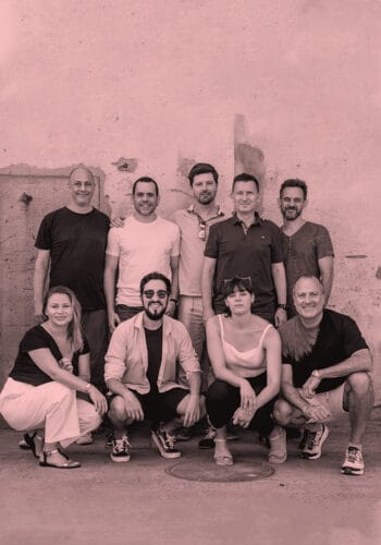 D1_HeroImage_ConnectwithUs_Clean