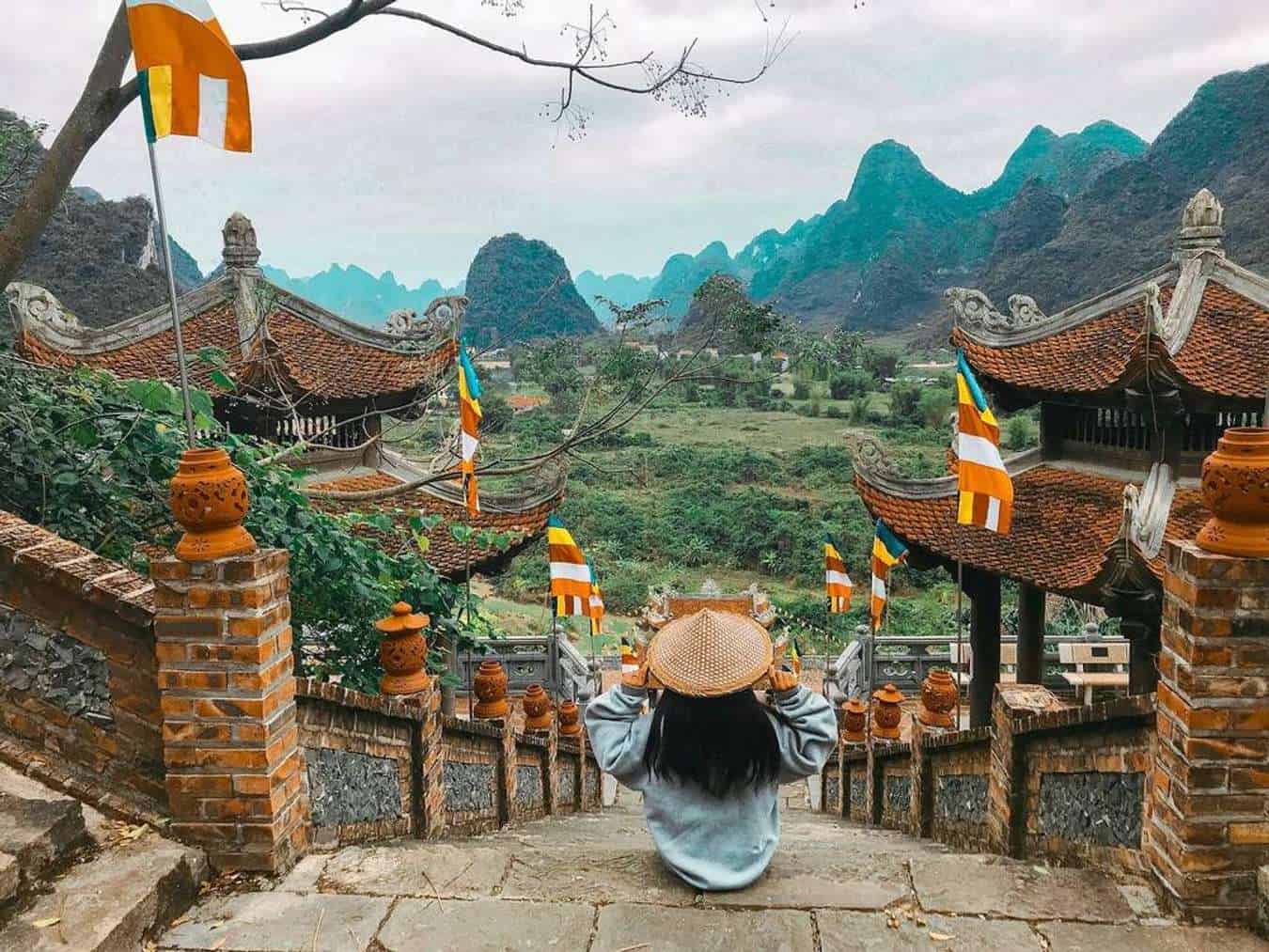 cao-bang-phat-tich-truc-lam-temple-mountain-view-viettrendtour