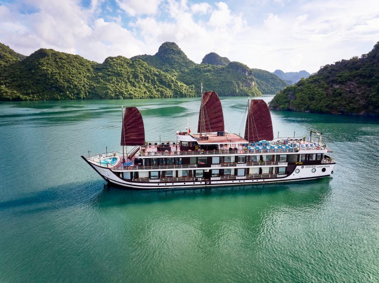 amanda-cruise-halong-bay-sails-viettrendtour