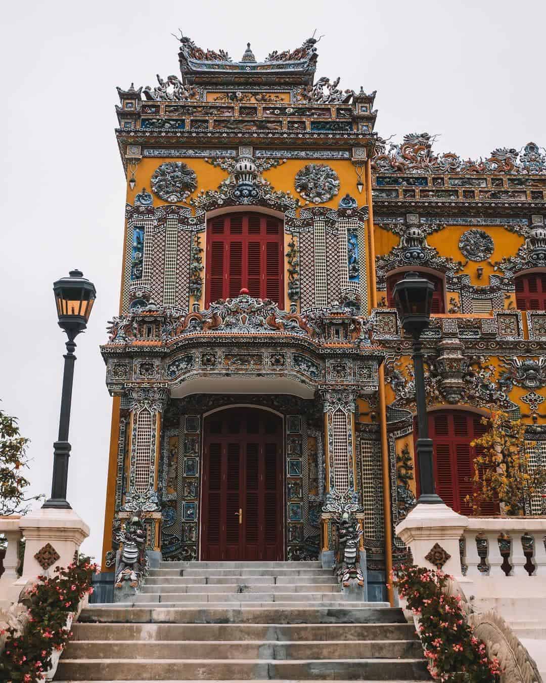 hue-citadel-lotus-pond-historical-view-viettrendtour