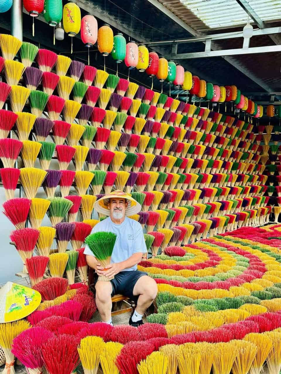 hue-incense-village-colorful-traditional-craft-viettrendtour