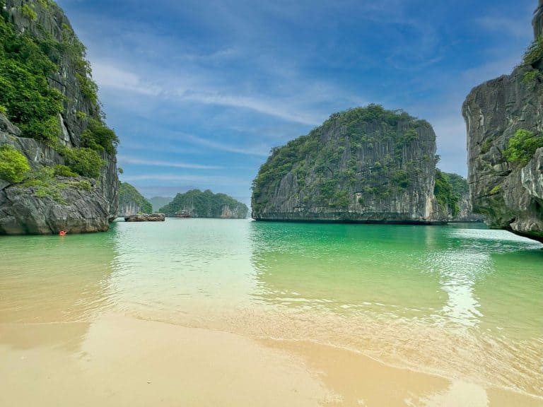 lan-ha-bay-kayaking-vietnam-viettrendtour