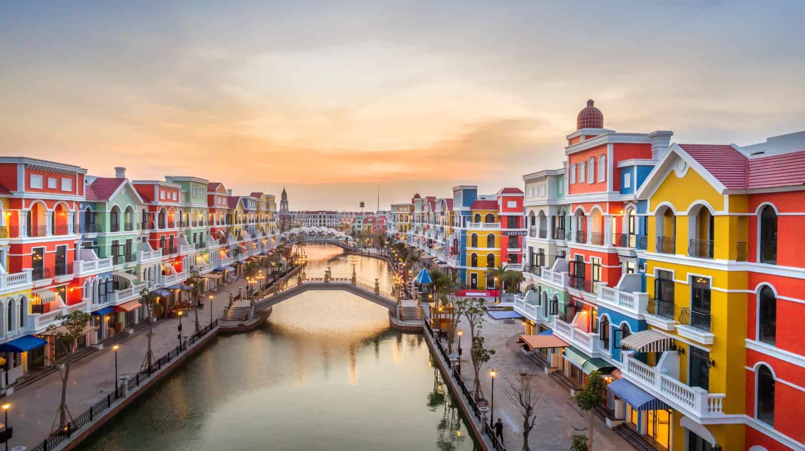 phu-quoc-sunset-sculptures-dance-performance-viettrendtour