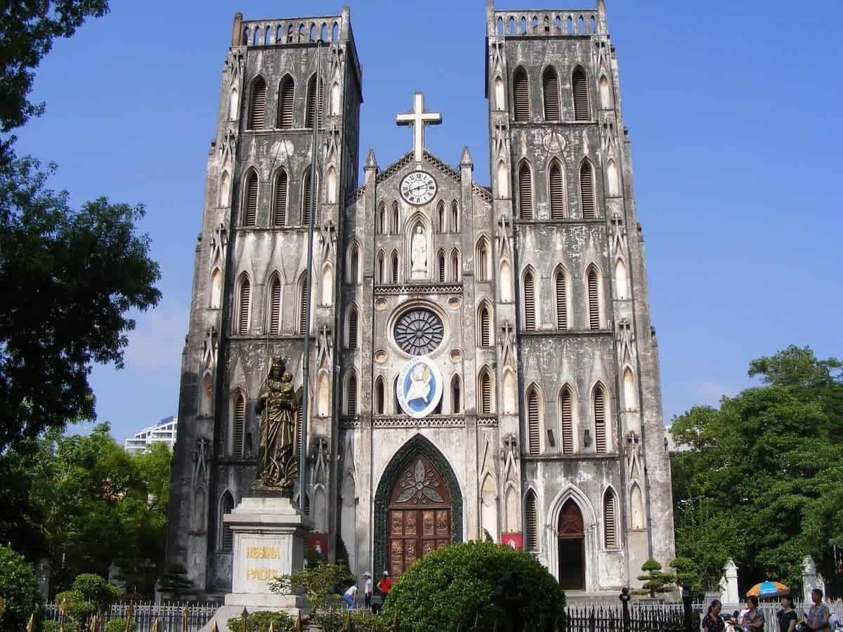st-joseph-cathedral-gothic-church-hanoi-viettrendtour