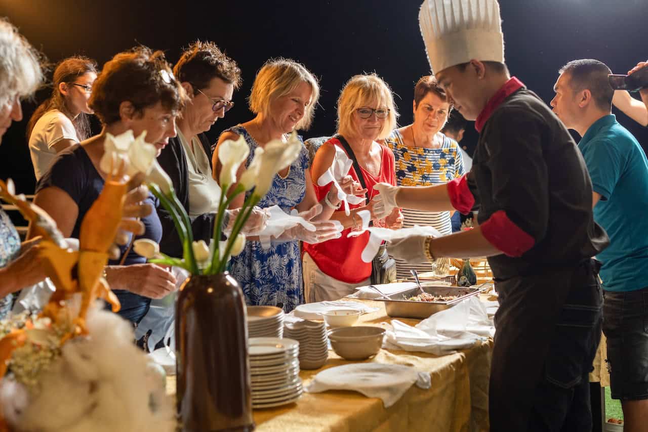 bai-tu-long-cruise-vietnamese-cooking-class-onboard-viettrendtour
