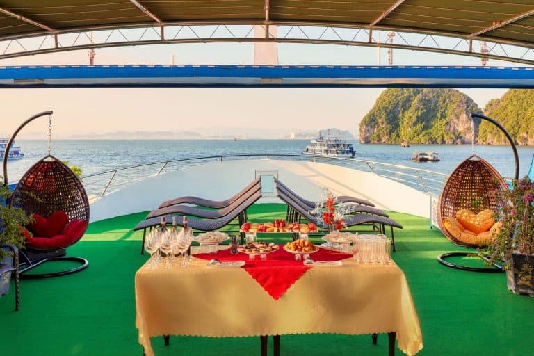 halong-bay-daily-cruise-sundeck-party-viettrendtour