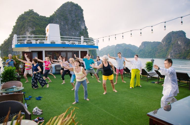 halong-bay-sunrise-tai-chi-on-cruise-viettrendtour