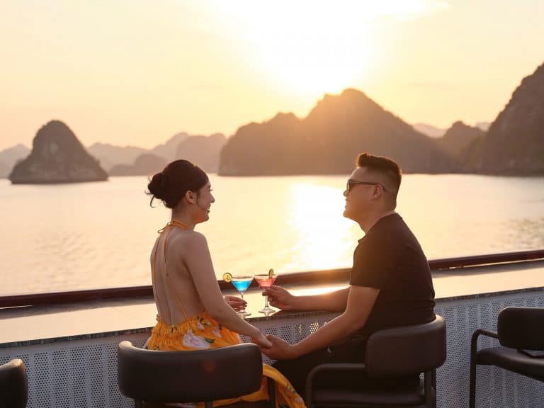 halong-bay-sunset-cocktails-couple-sundeck-viettrendtour