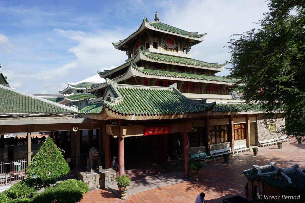 ba-chua-xu-temple-daytime-architecture-an-giang-vietnam-viettrendtour