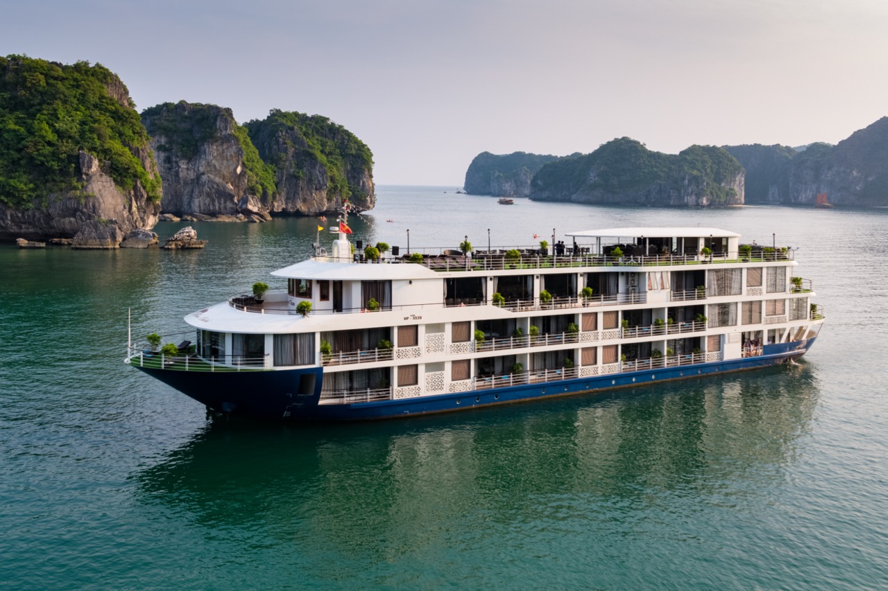 MonCheri Cruise - Elegant cruise ship sailing through stunning Halong Bay scenery, perfect for a 2D1N tour.