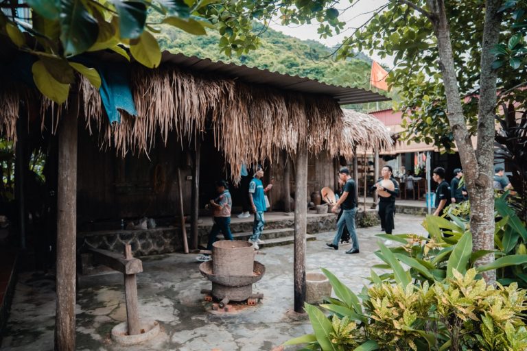 Meet friendly locals and glimpse island life at Viet Hai Village — an authentic stop on your Lan Ha Bay journey. Plan with ViettrendTour on WhatsApp (+84) 898265688.
