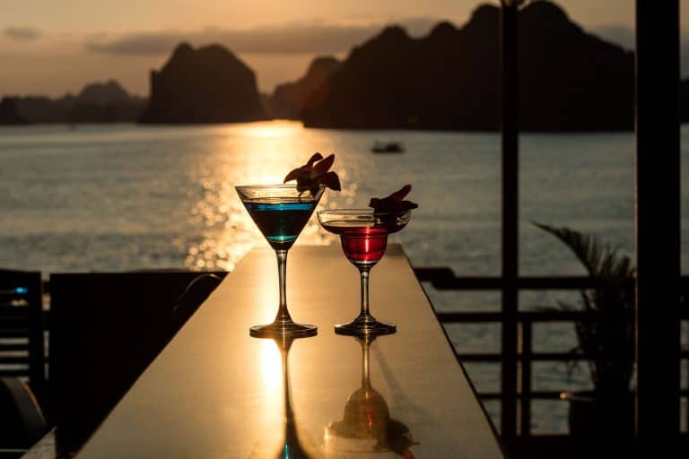 orchid-trendy-enjoy-happy-hour